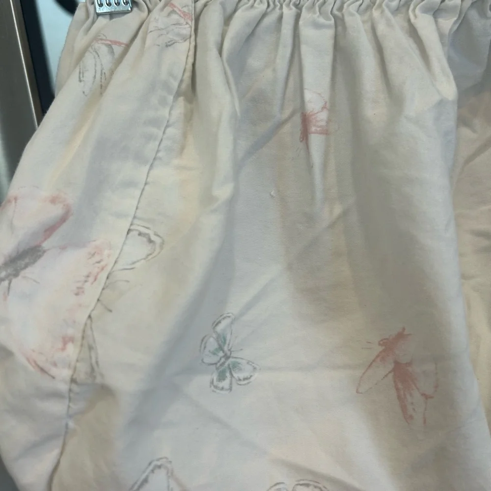 Monique Lhuillier X Pottery Barn Kids crib Sheet with butterflies, GUC